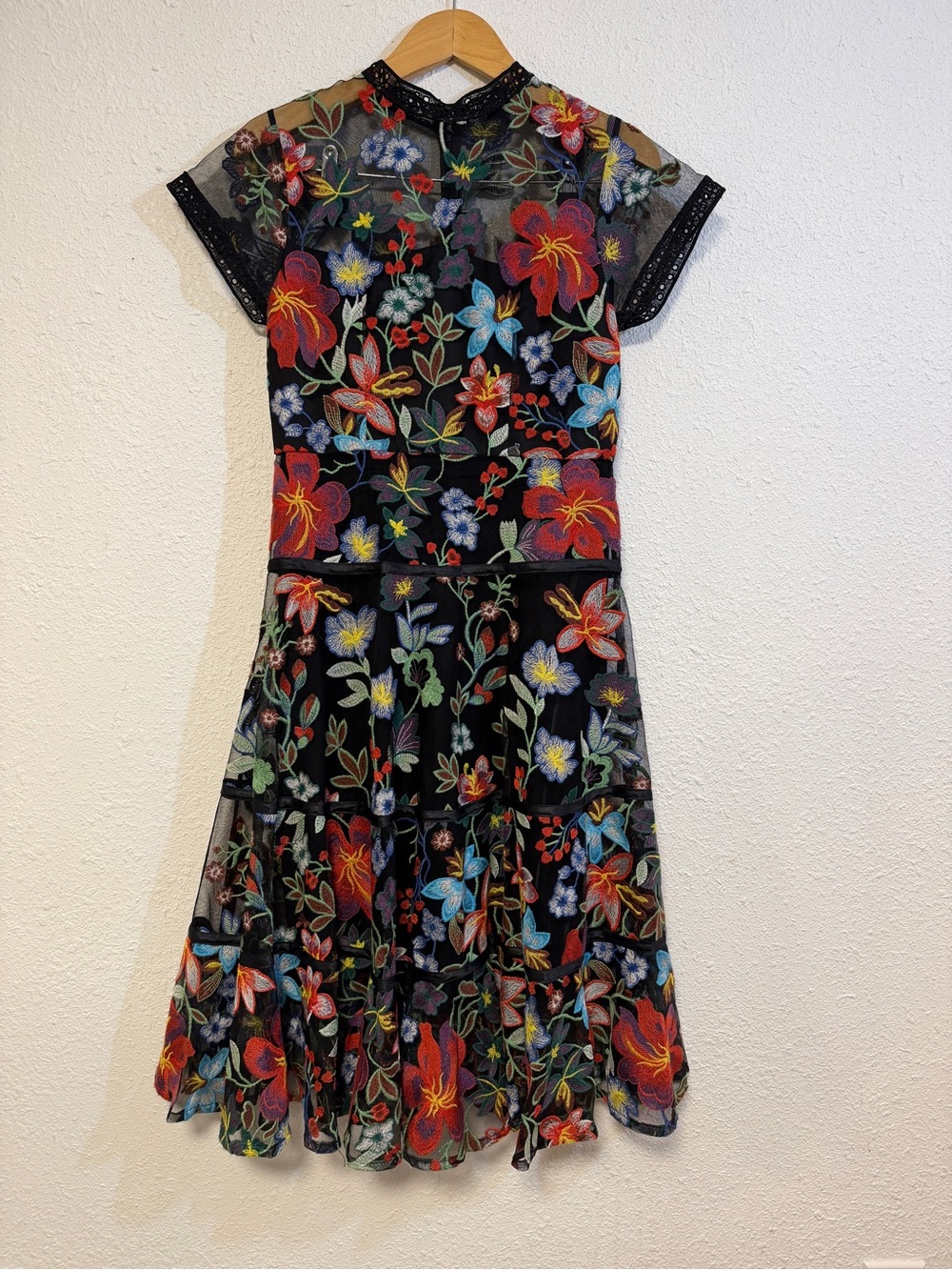 Anthropologie Vone Janine Dress Embroidered Floral Size 6